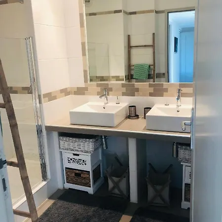 De Standing Dans Avec Piscine A 600 Metre A Pied De La Plage De Pinarello Apartman Pinarellu
