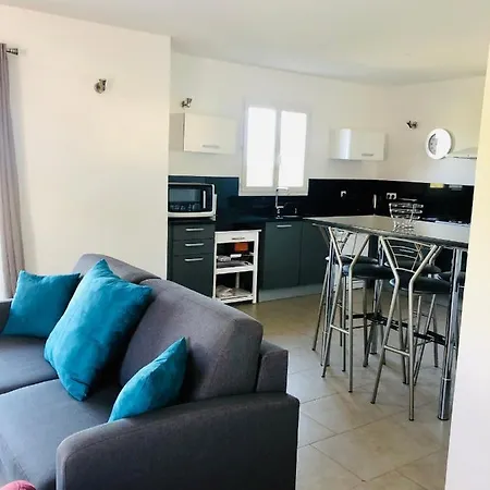 De Standing Dans Avec Piscine A 600 Metre A Pied De La Plage De Pinarello Apartman Pinarellu